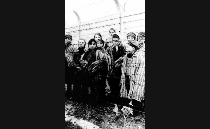 un gruppo di prigionieri