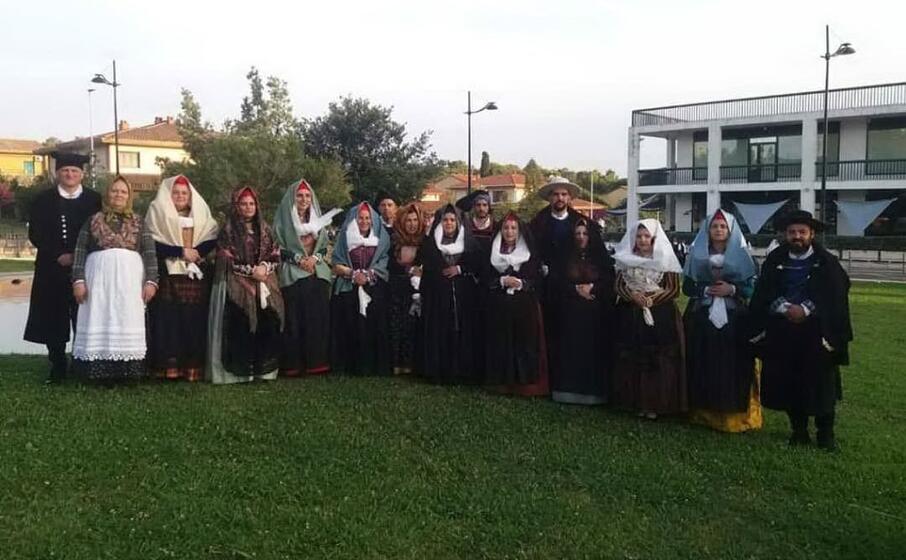 il gruppo folk sant andrea di gonnesa (l unione sarda pani)