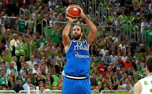 Gigi Datome con la maglia della Nazionale (Ansa)