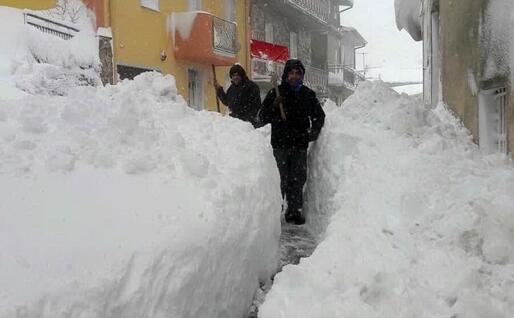 La neve a Fonni: il paese è isolato