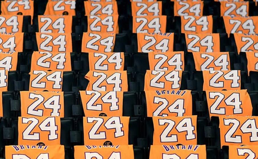 lo stapple center stato riempito di maglie numero 24 e 8