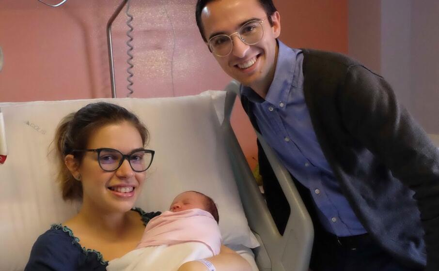 i genitori con la piccola margherita (foto l unione sarda giuseppe ungari)