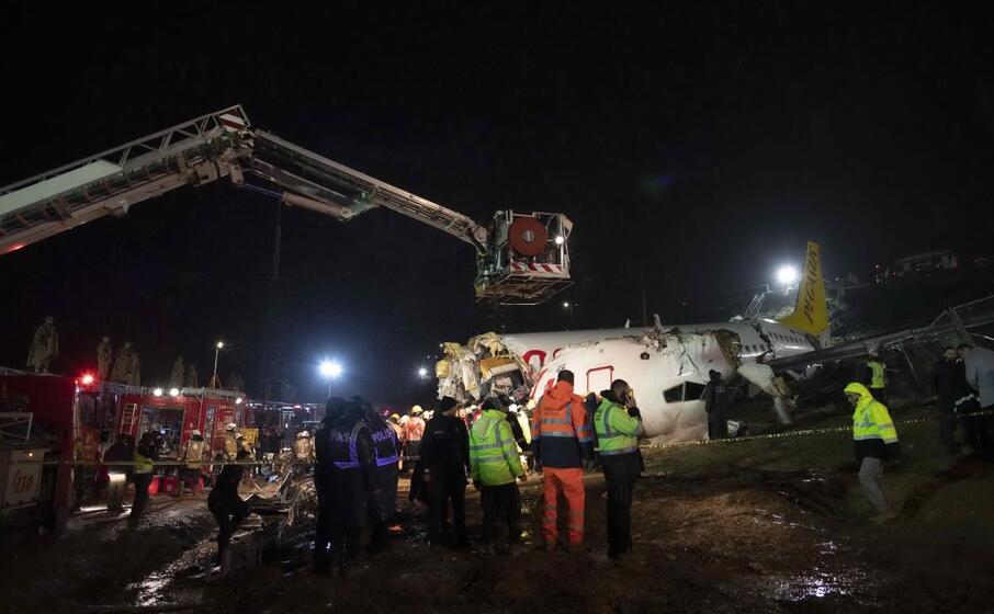 la fusoliera dell aereo ha preso fuoco