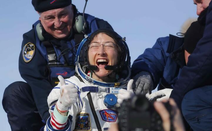 con l astronauta italiano ha toccato terra anche christina koch