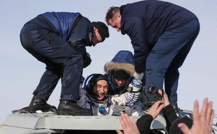 l uscita dell astronauta russo