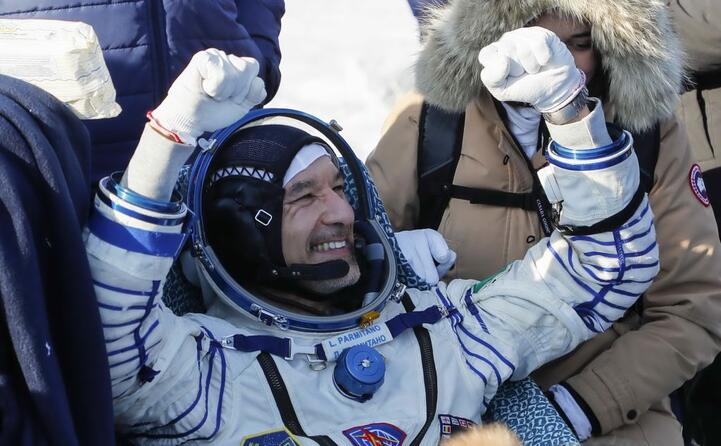 luca parmitano fa ritorno a casa