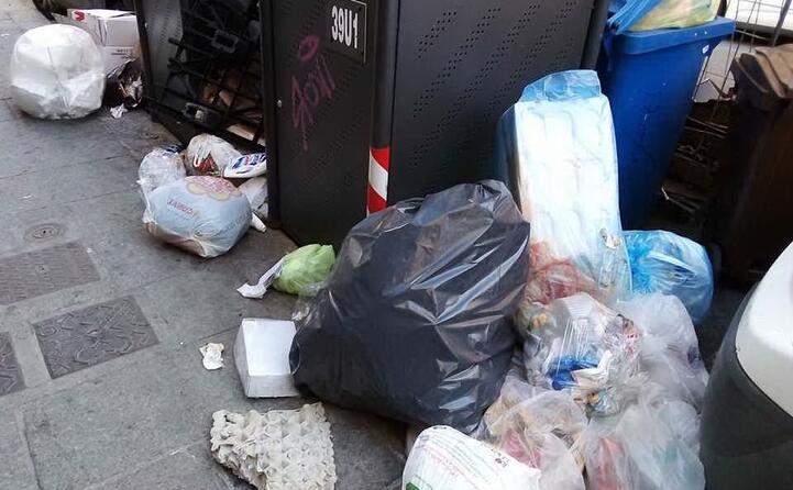 sporcizia nel centro di cagliari
