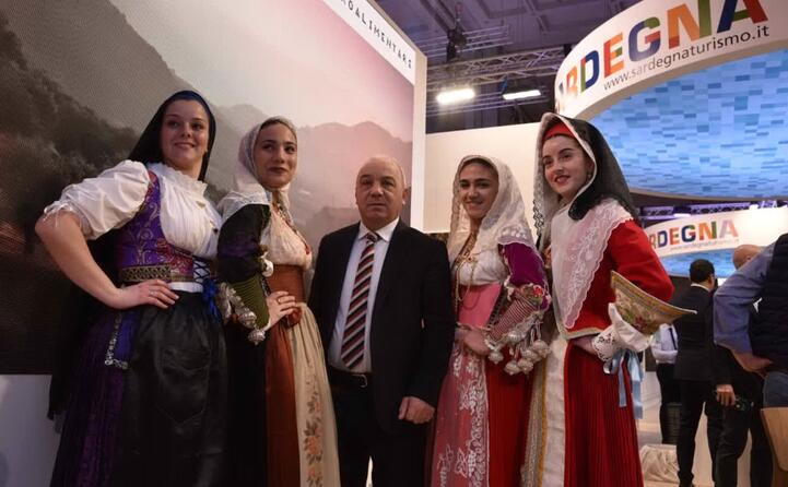 presenti hotel catene alberghiere villaggi turistici e ostelli