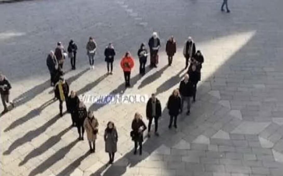 il flash mob a bologna (foto da facebook)