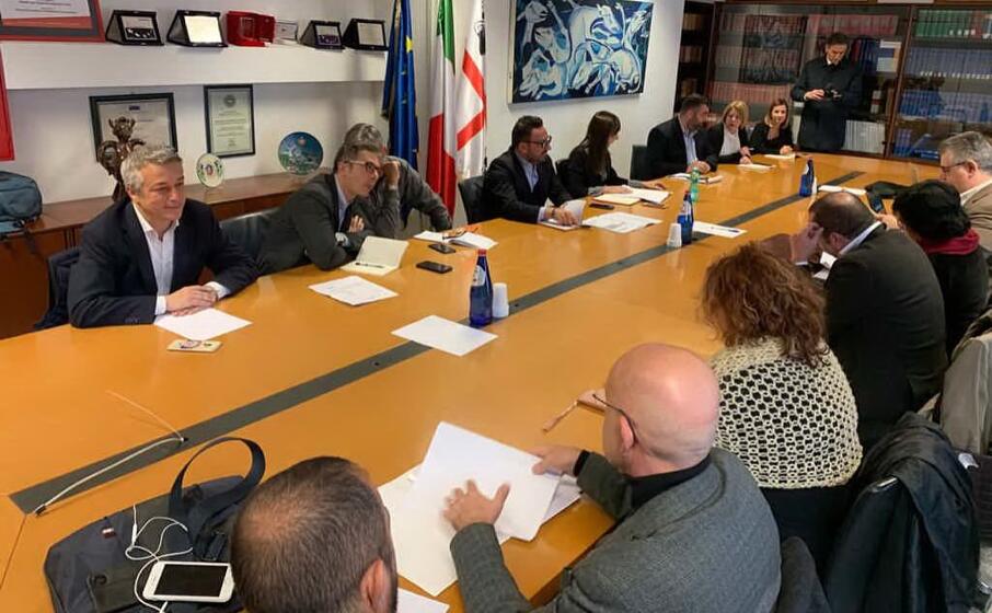 il tavolo con i sindacati in assessorato al bilancio (l unione sarda foto ro mu )
