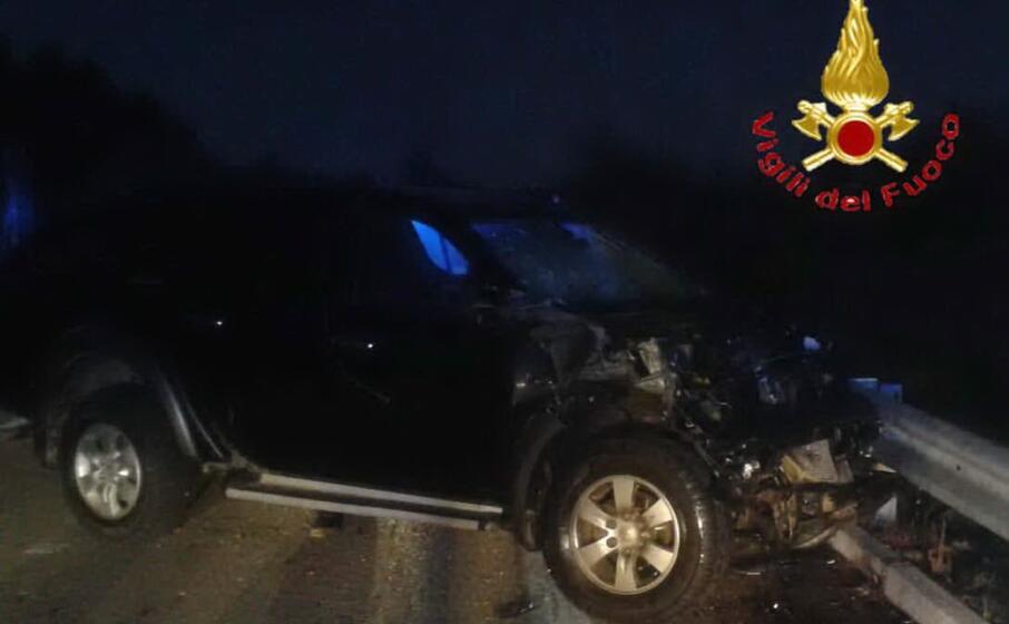 l auto coinvolta nell incidente (foto vigili del fuoco)
