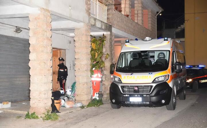 i soccorritori e i carabinieri sul posto