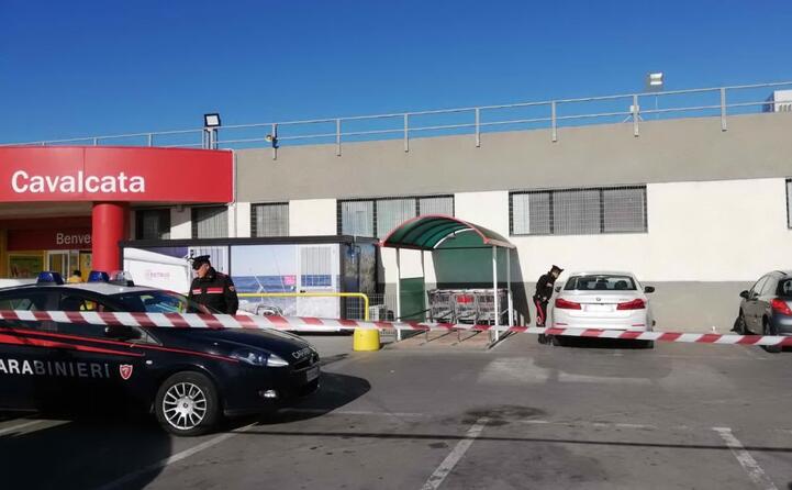 l auto nel parcheggio
