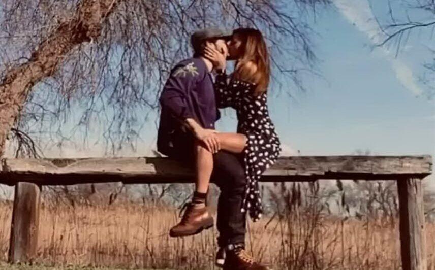 Belen E Stefano Sempre Piu Innamorati Baci E Coccole Sulla