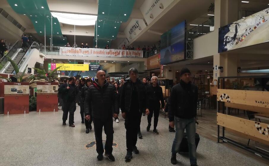 sono partiti dalla zona commerciale di olbia (ansa sias)