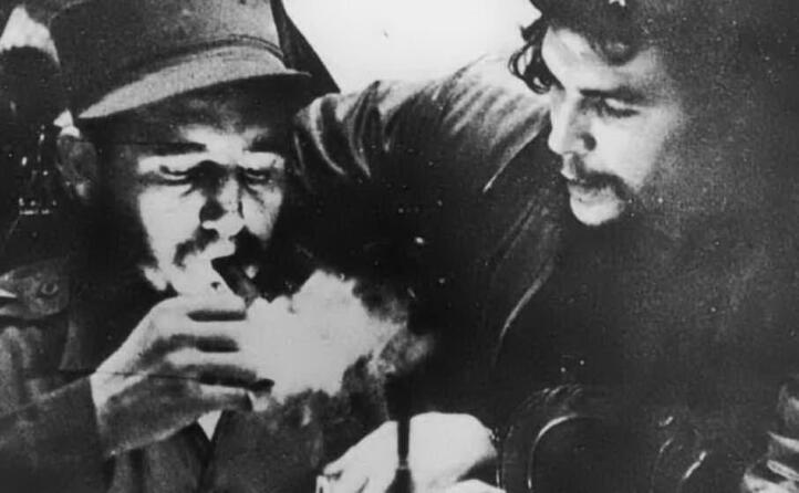 il 2 dicembre del 1956 che guevara e fidel castro sbarcano a cuba
