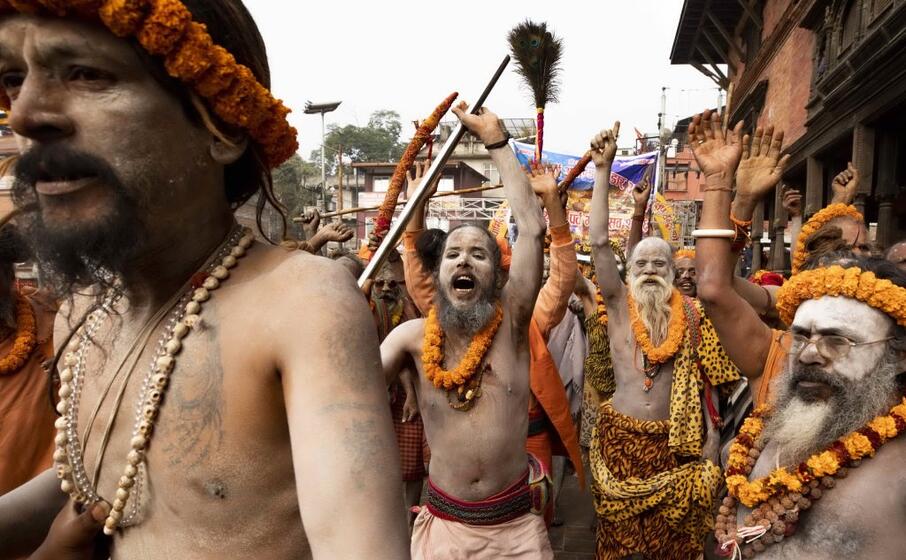 le celebrazioni si tengono al tempio pashupati a katmandu