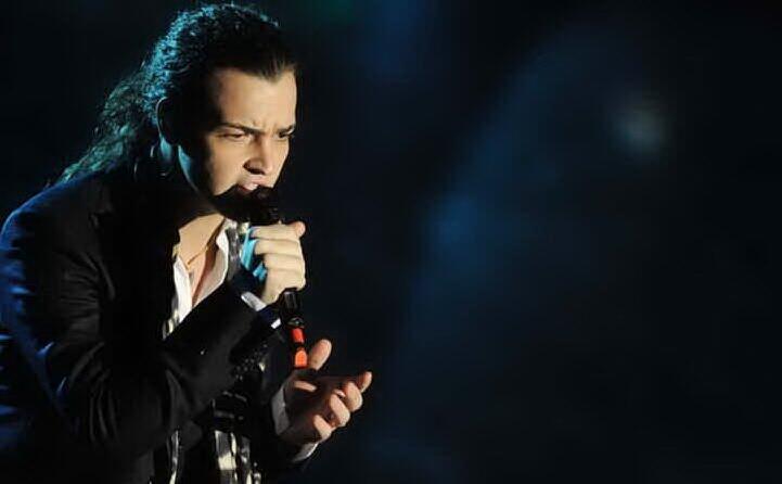 per tutte le volte che la canzone vincitrice portata sul palco dell ariston dal cantante maddalenino