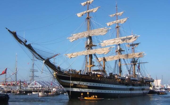 la nave ad amsterdam nel 2005 (foto wikipedia)