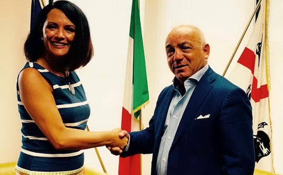 veronica matta e l assessore regionale al turismo gianni chessa (l unione sarda ena)