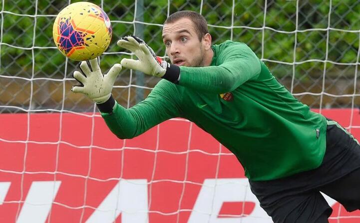 anche l estremo difensore pau lopez non sempre sicuro lo spagnolo in passato ha concesso sempre qualcosa