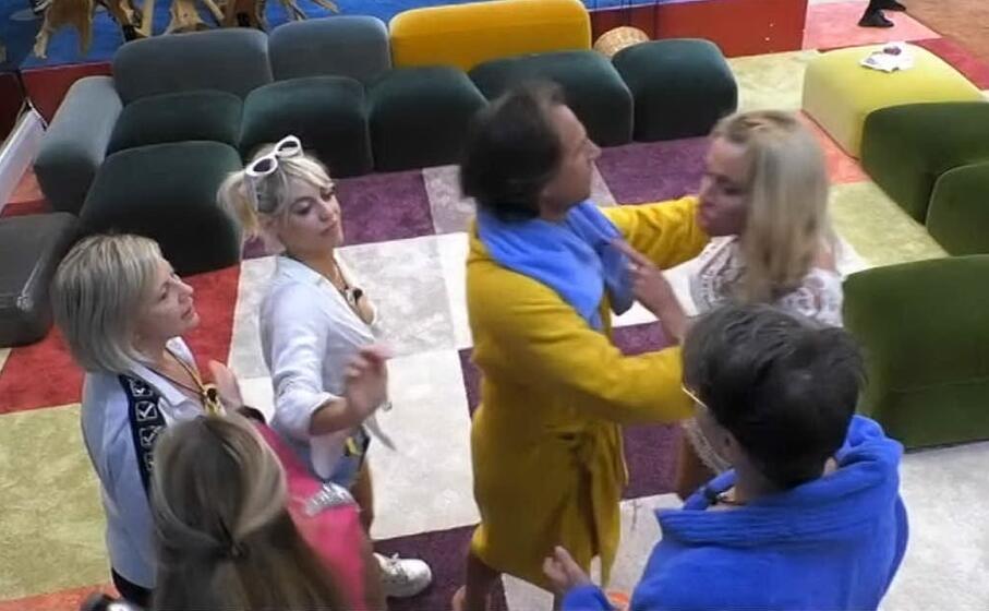 (fermo immagine da video mediaset)