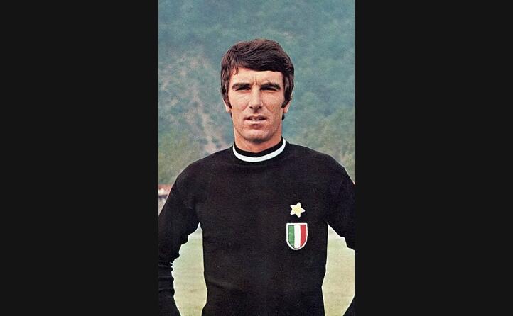 con la maglia della juventus