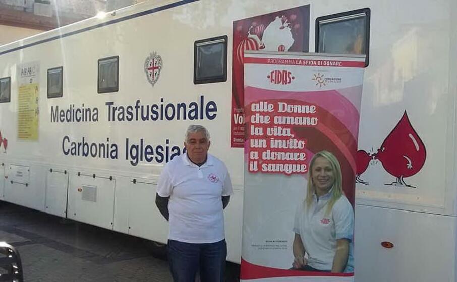 il presidente della fidas gianluigi loi durante una delle tante raccolte di sangue