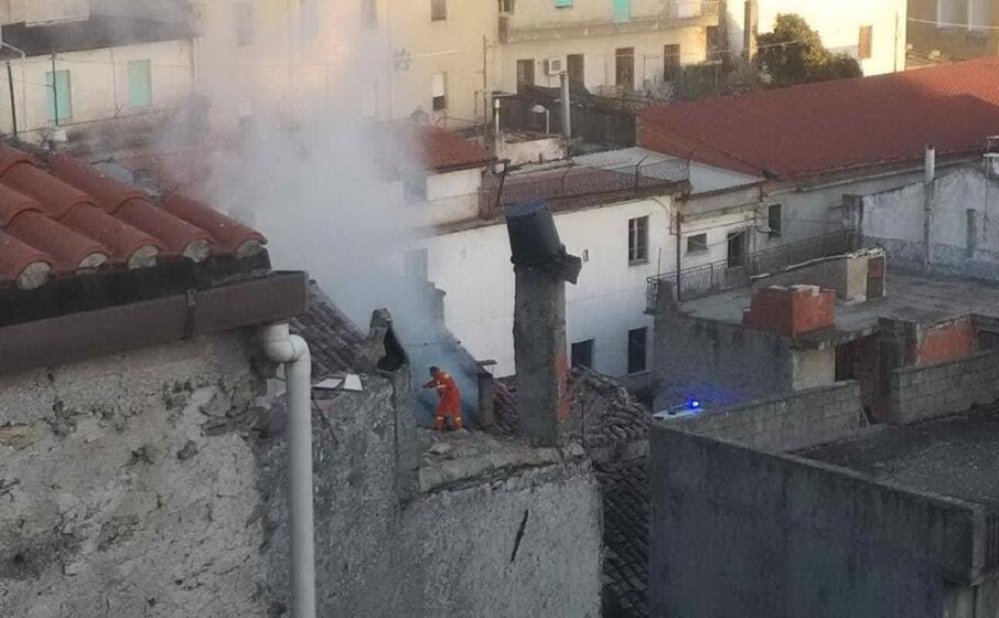 la casa in fiamme