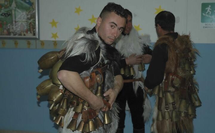 preparativi prima della sfilata (foto di francesco pintore)