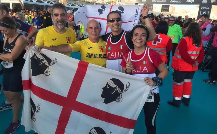 andrea (cagliari) roberta (nuoro) e due amici sardi trovati alla 10k di valencia