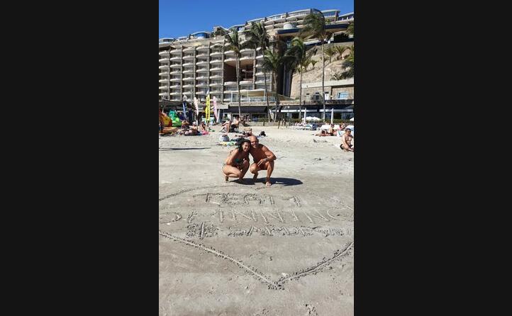 i quattro mori disegnati sulla spiaggia di gran canaria da maria giovanna nudda e marco ferru da sestu