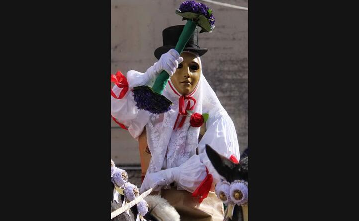 la mitica figura di su componidori alla sartiglia di oristano scatto di edw_photo