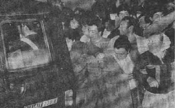 cittadini inferociti dopo gli arresti (foto archivio l unione sarda)