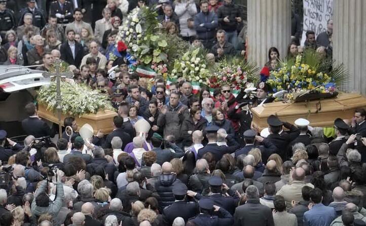 i funerali delle quattro vittime italiane (archivio l unione sarda)