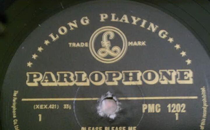 l album viene pubblicato dall etichetta parlophone (foto wikipedia)