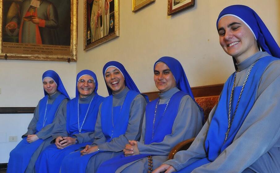 le suore di clausura serve del signore e della vergine di matar (archivio l unione sarda)