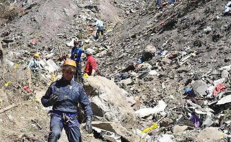 accaddeoggi 24 marzo 2015 il disastro del volo germanwings
