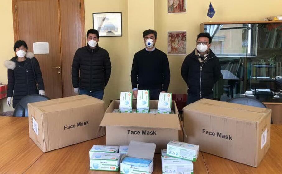 i materiali donati (foto comune di nuoro)
