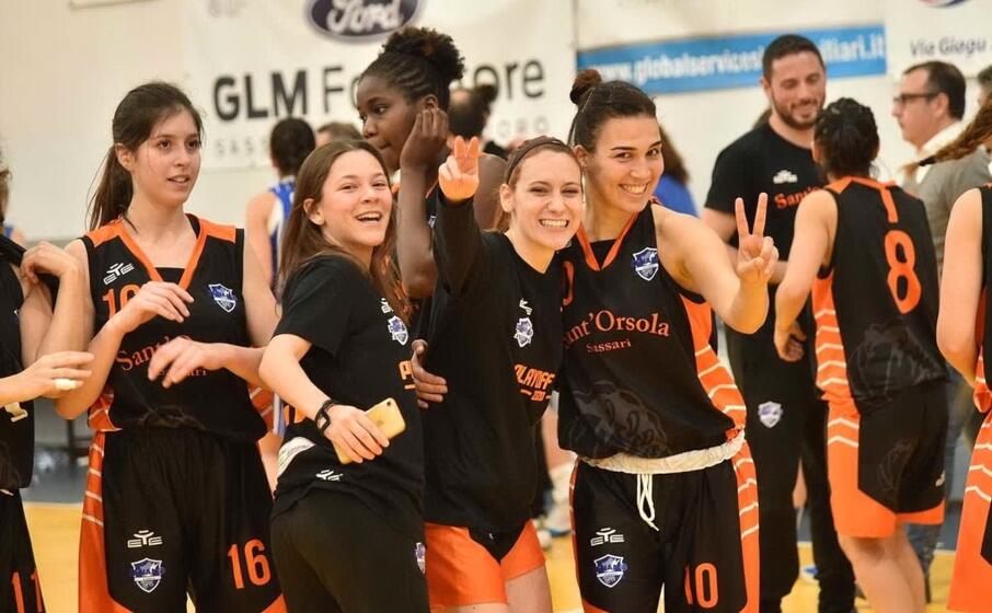 il sant orsola basket sassari che milita nella b femminile (foto da facebook)