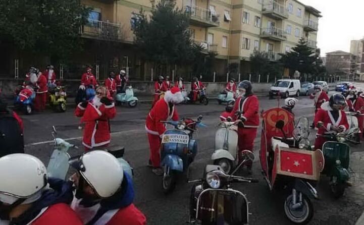 a sassari le befane in vespa