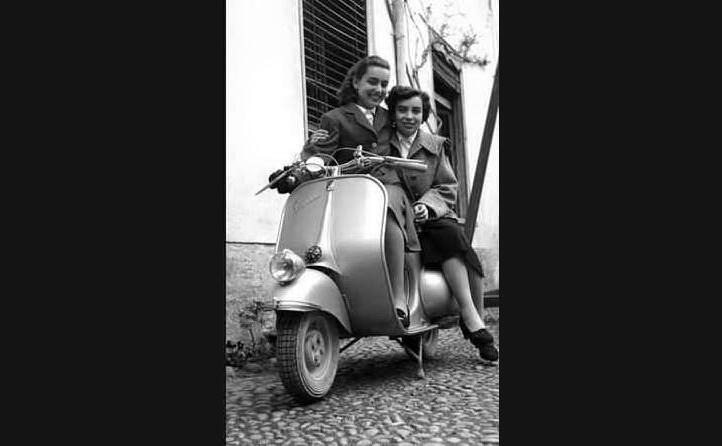 due ragazze in posa
