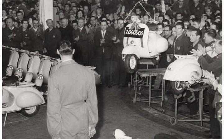 la milionesima vespa prodotta nel 1956 (le foto sono archivio us e wikipedia)
