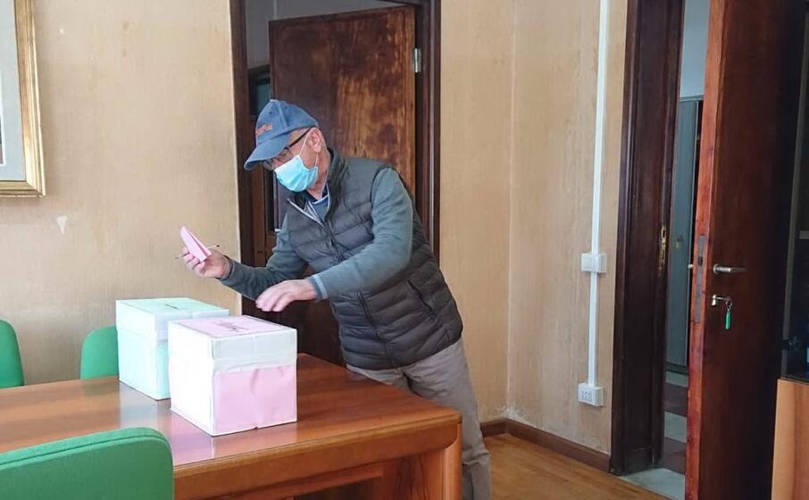 una fase delle votazioni (foto elia sanna)