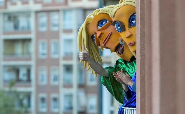 applausi in maschera a zaragoza (ansa)