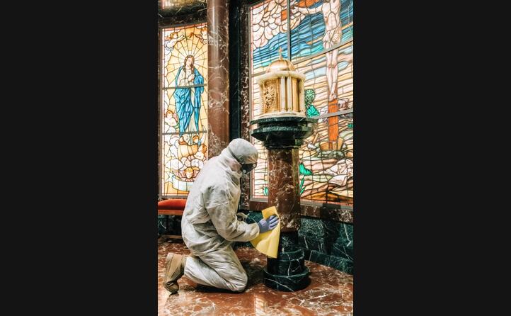 militari dell esecito spagnolo sono chiamati a fare lavori di disinfezione (ansa)
