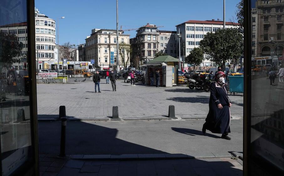 per le strade della capitale turca (ansa)