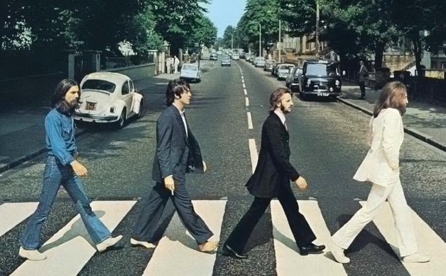 ibeatles nella copertina dell album abbey road (pintore)