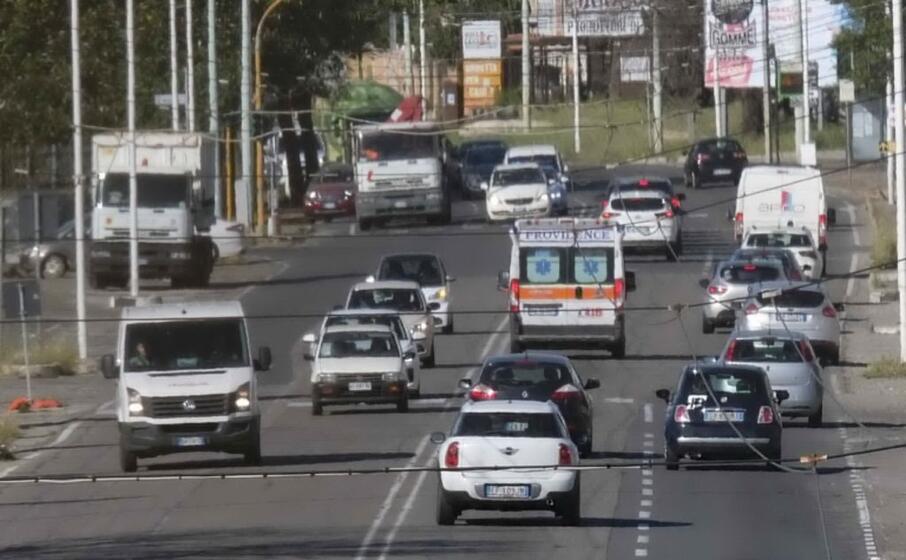 traffico intenso in viale marconi (foto pintore)