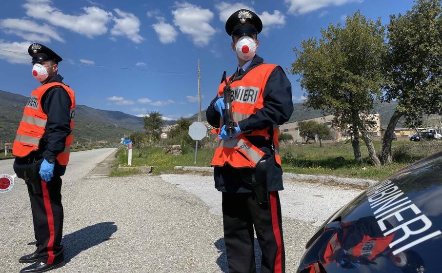 i carabinieri a ussassai (foto l unione sarda falchetto)